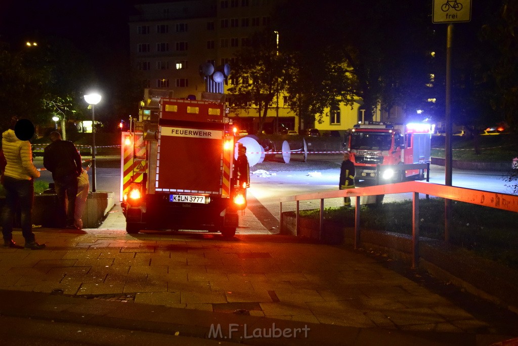 Einsatz BF Messerstecherei Koeln Neustadt Nord Eberplatz Platzmitte P032.JPG - Miklos Laubert